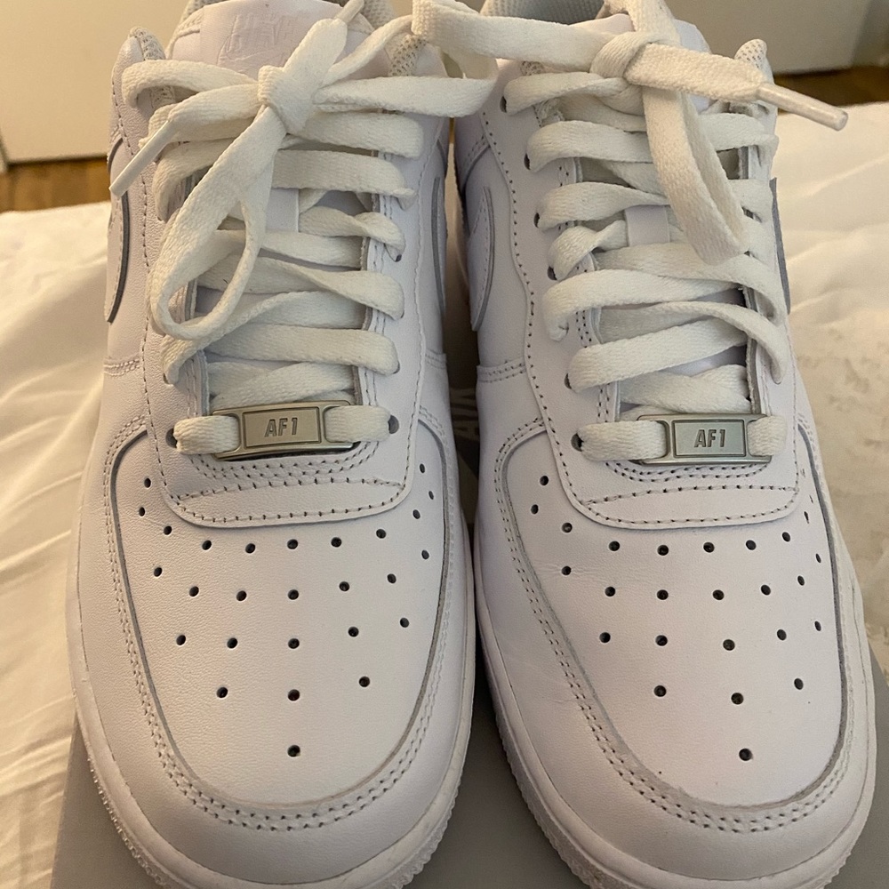 NIKE AIR FORCE 1 BRAND NEW